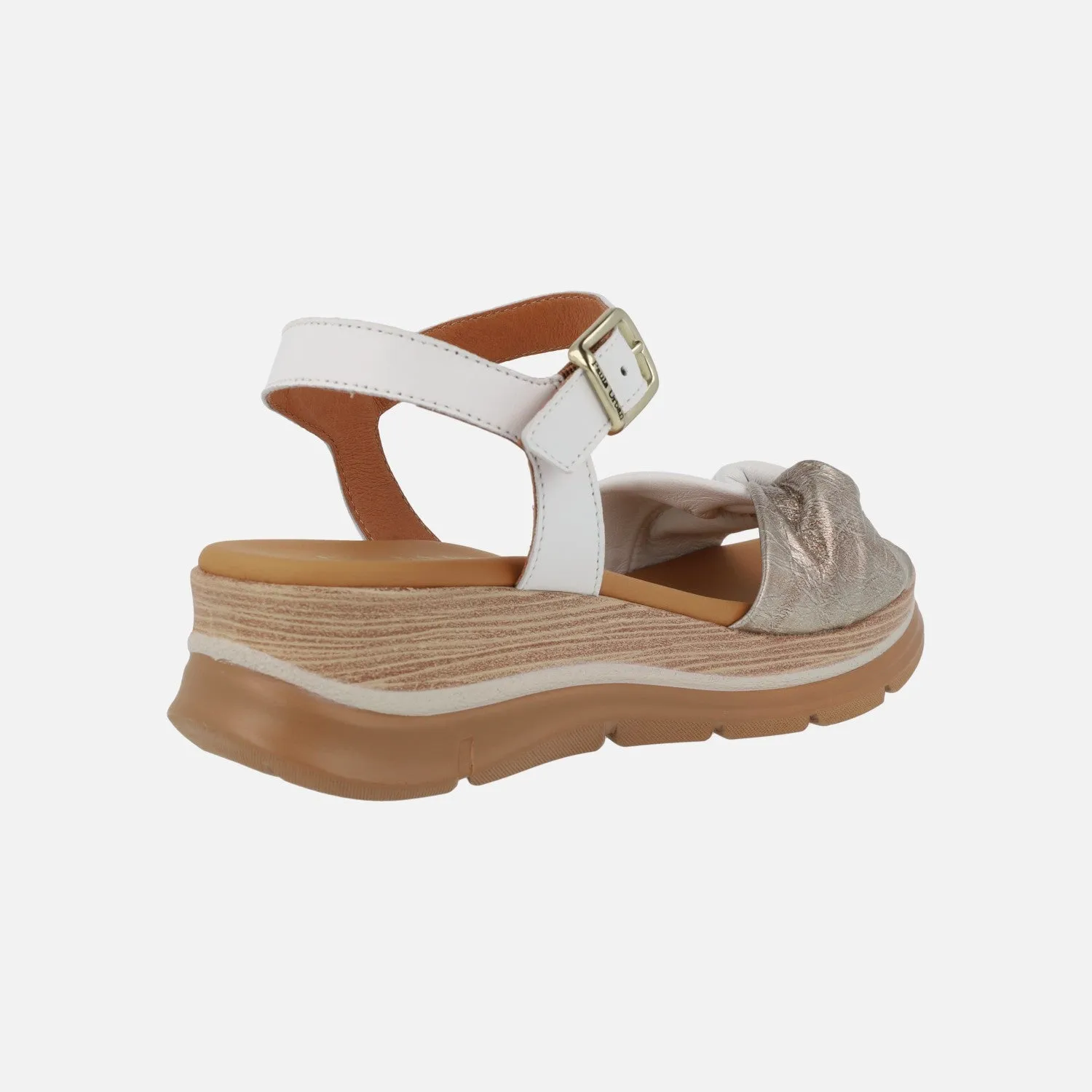 Sandalias de piel en bicolor blanco y oro con cierre de hebilla
